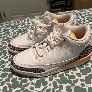 Boys Jordan sneakers size 2